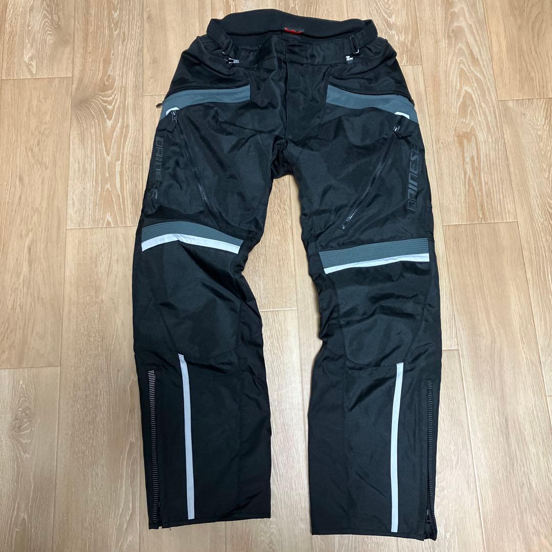 DAINESE リフレクター付き黒パンツ